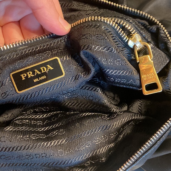 Prada Handbag Authentic. - Picture 13 of 14